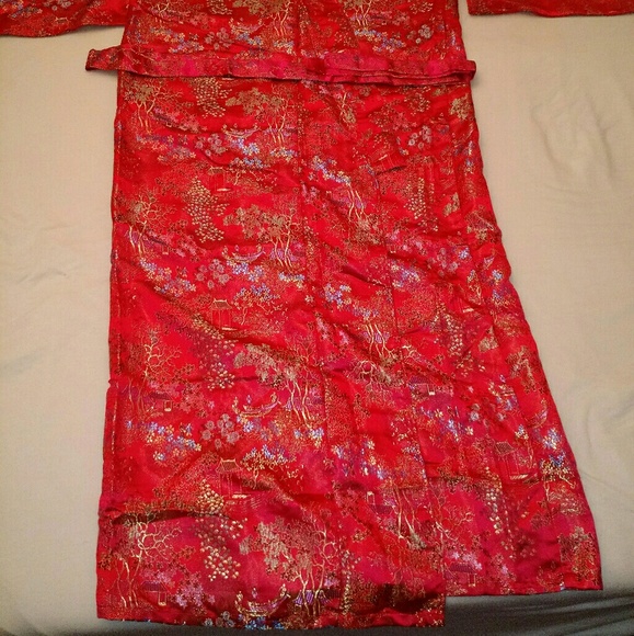 Traditional Kimono Style Asian Embroidered Gown - Picture 3 of 4